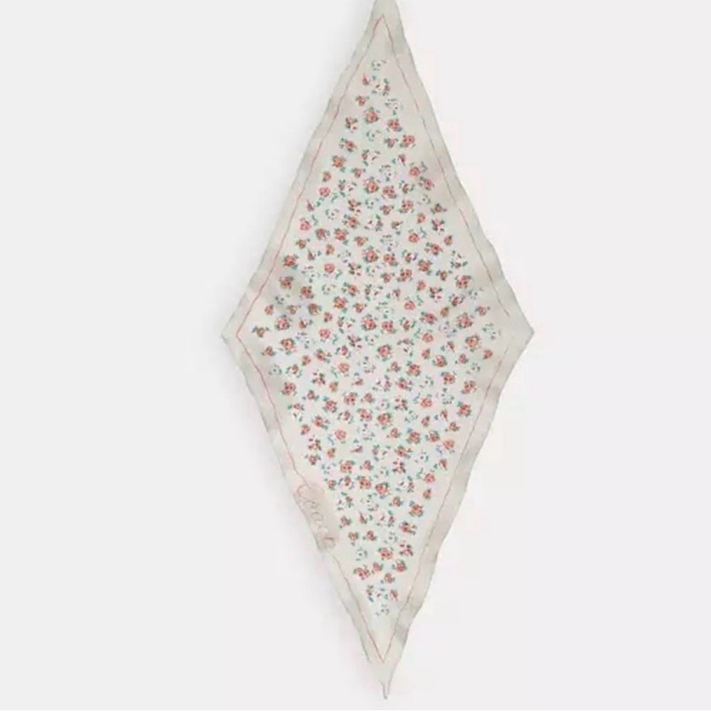 NWT Coach Tea Rose Print Silk
Diamond Scarf